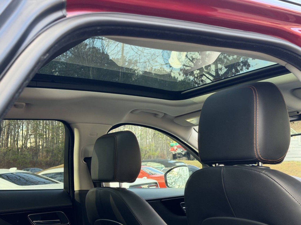 2017 Jaguar F-PACE Image 19