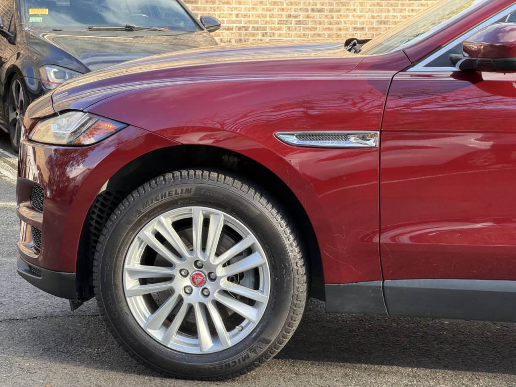 2017 Jaguar F-PACE Image 20