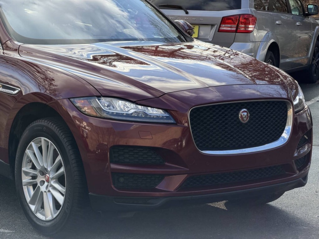 2017 Jaguar F-PACE Image 21