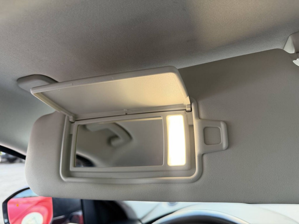 2017 Jaguar F-PACE Image 35