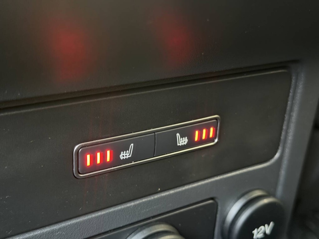 2017 Jaguar F-PACE Image 42