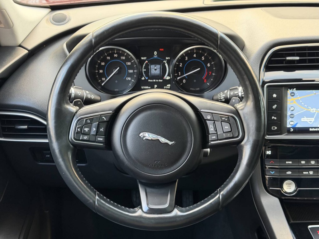 2017 Jaguar F-PACE Image 43