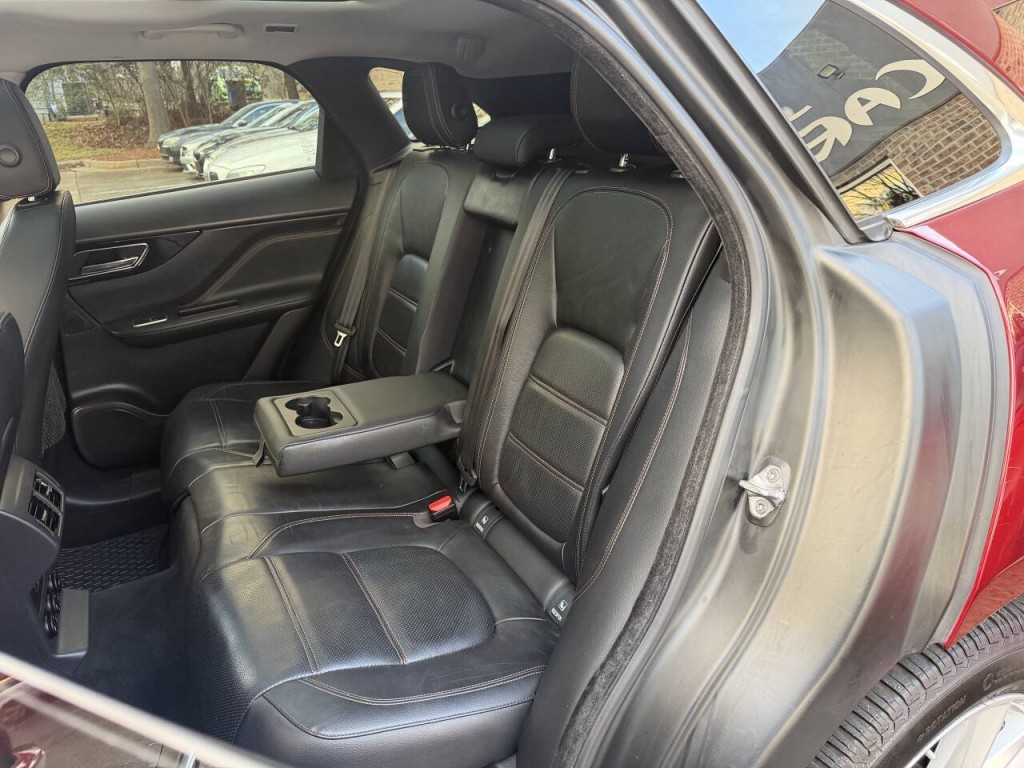 2017 Jaguar F-PACE Image 44