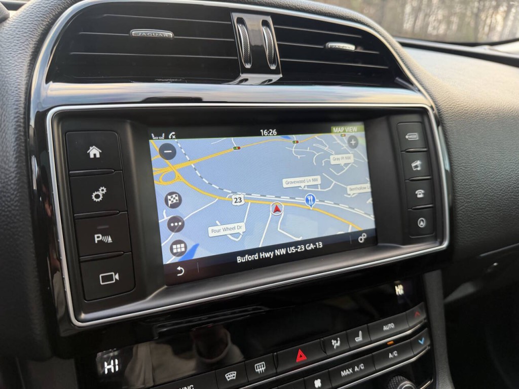 2017 Jaguar F-PACE Image 45