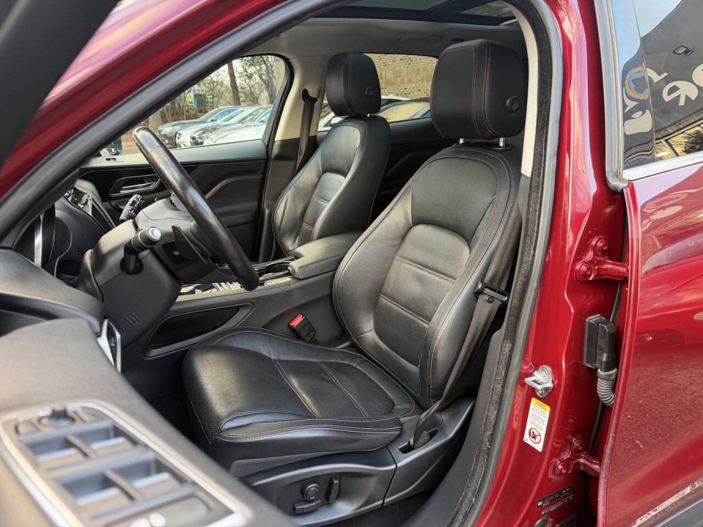 2017 Jaguar F-PACE Image 48