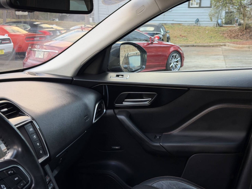 2017 Jaguar F-PACE Image 55