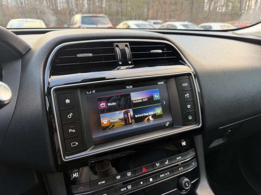 2017 Jaguar F-PACE Image 56