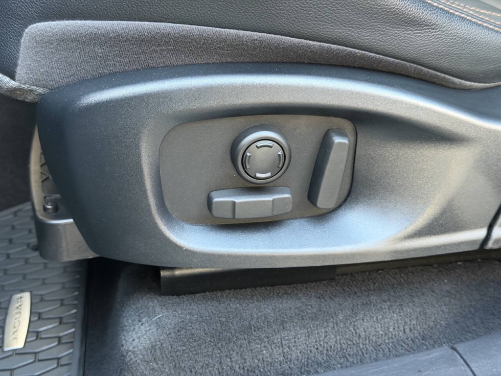 2017 Jaguar F-PACE Image 57