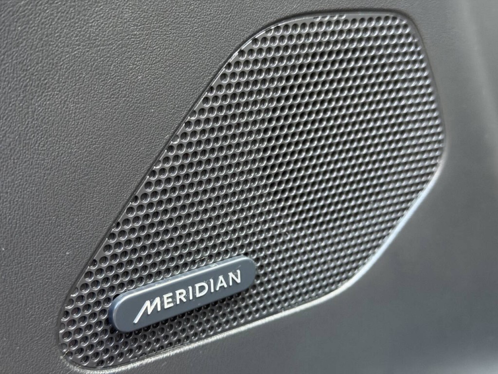 2017 Jaguar F-PACE Image 60