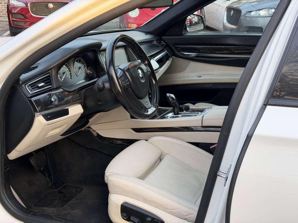 2013 BMW 7 Series Image 4