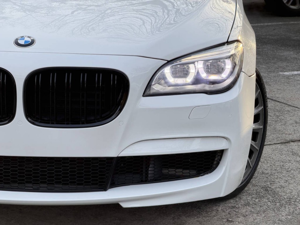 2013 BMW 7 Series Image 24