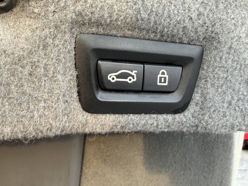 2013 BMW 7 Series Image 25