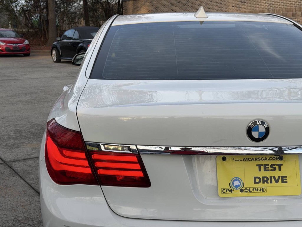 2013 BMW 7 Series Image 10
