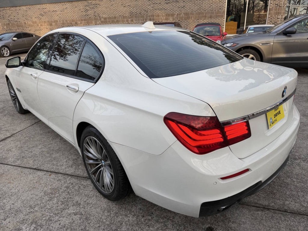 2013 BMW 7 Series Image 11