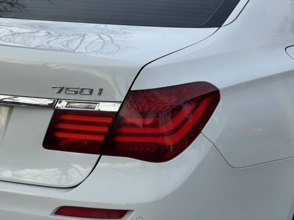 2013 BMW 7 Series Image 14