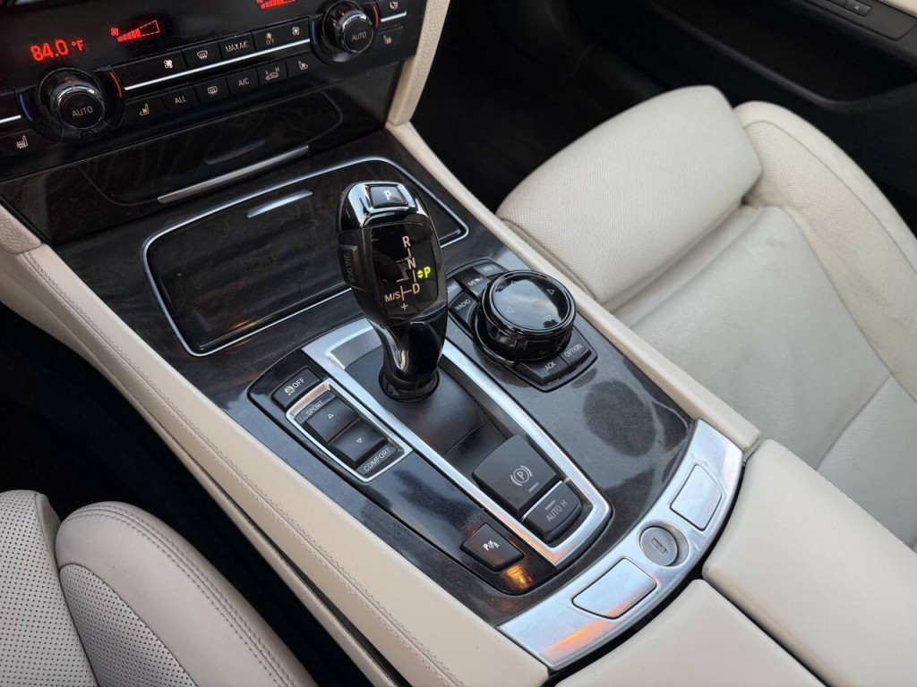 2013 BMW 7 Series Image 27