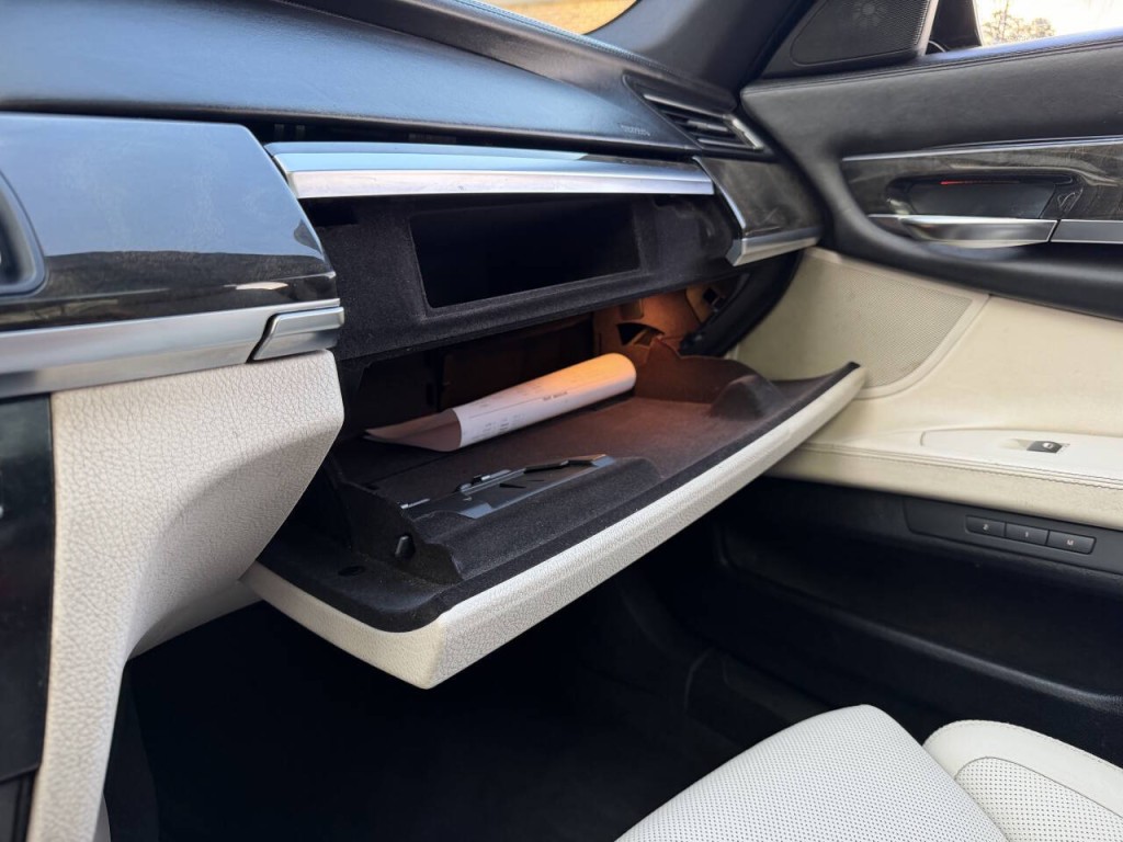 2013 BMW 7 Series Image 29