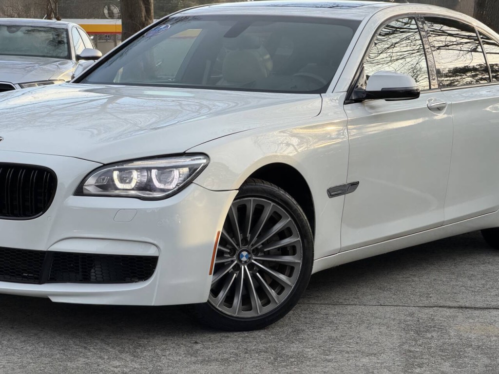 2013 BMW 7 Series Image 37