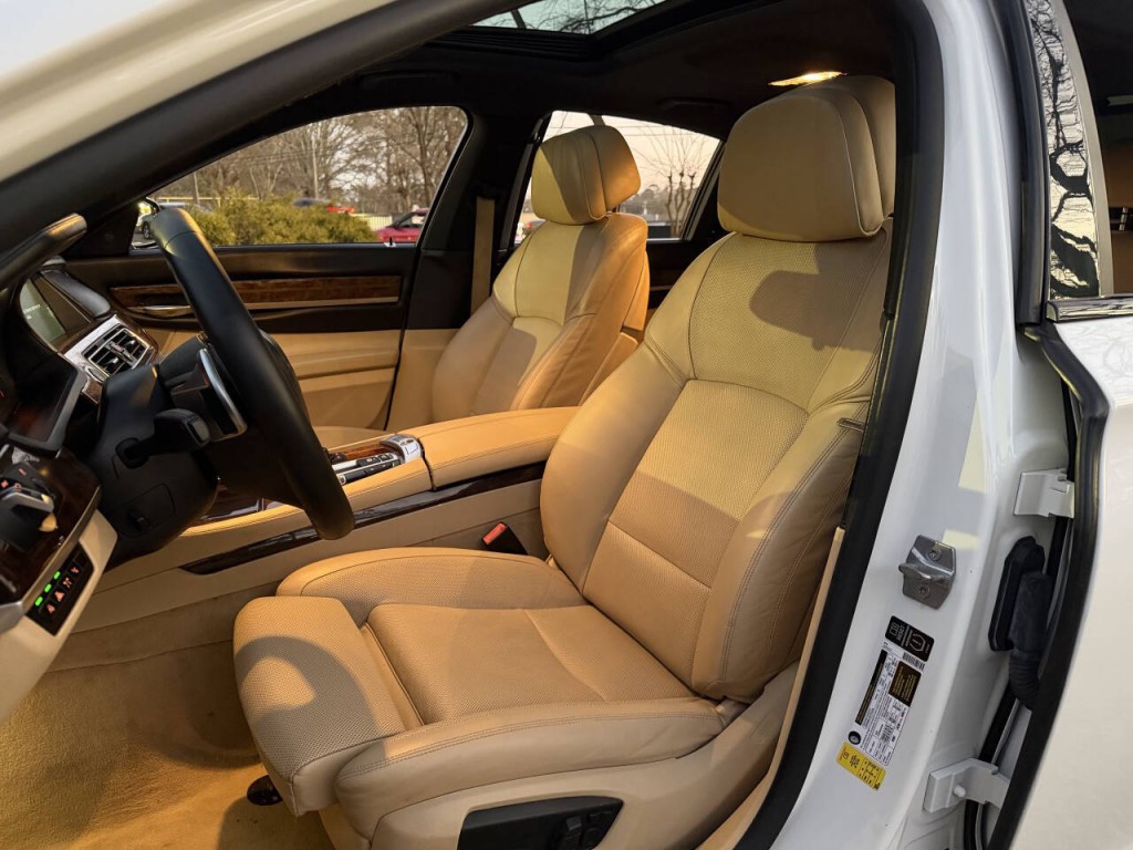 2013 BMW 7 Series Image 3