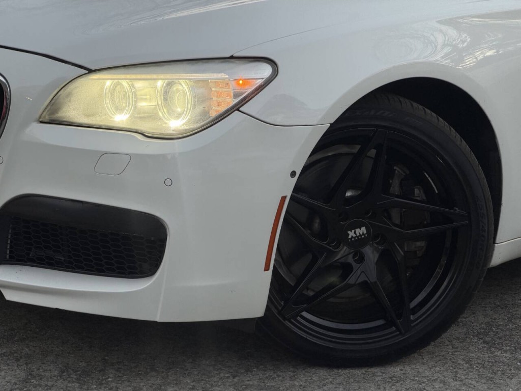 2013 BMW 7 Series Image 8