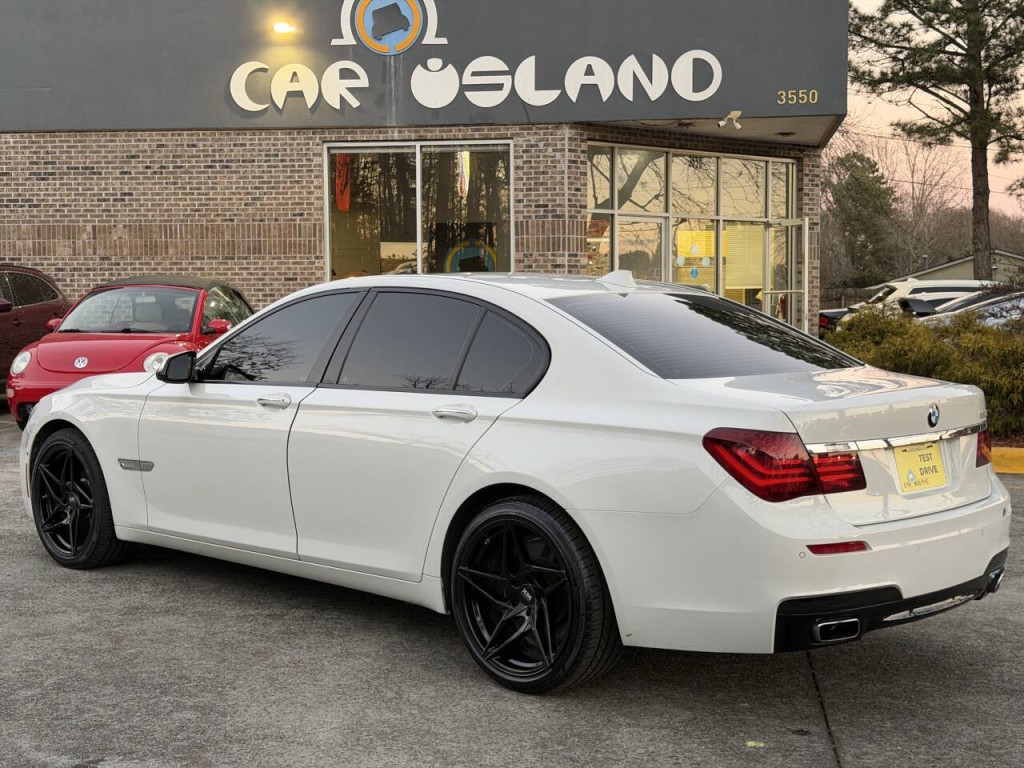 2013 BMW 7 Series Image 11