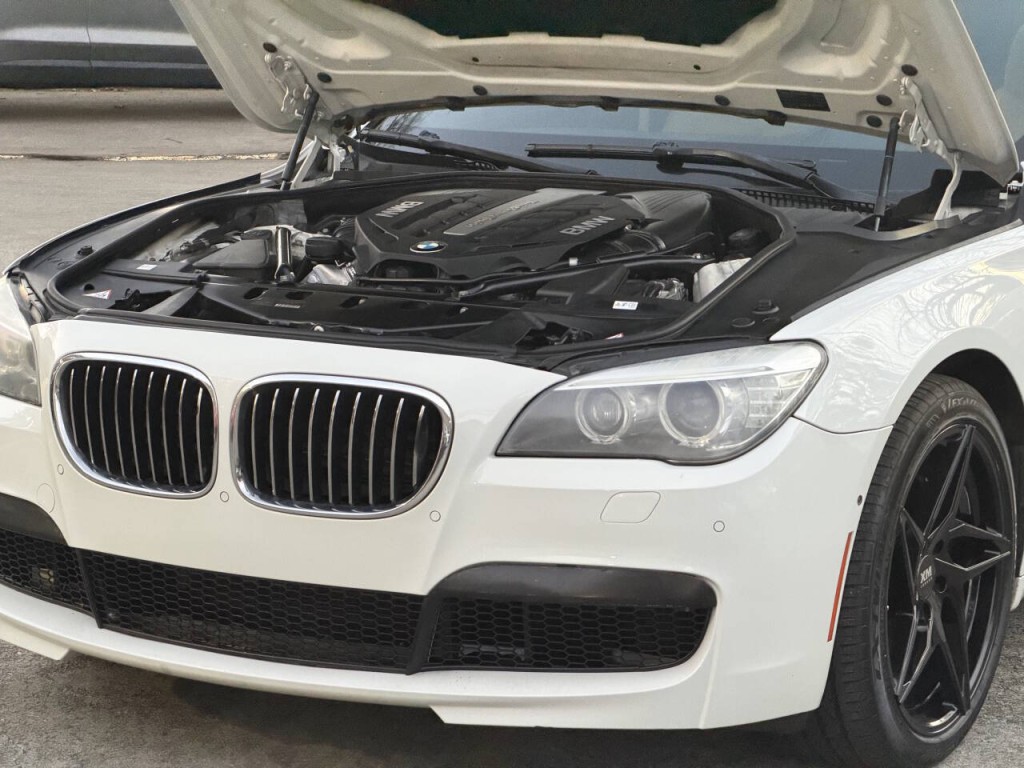 2013 BMW 7 Series Image 12