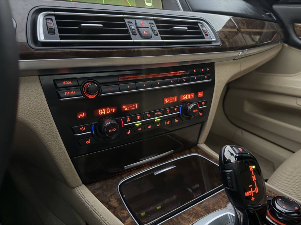 2013 BMW 7 Series Image 14