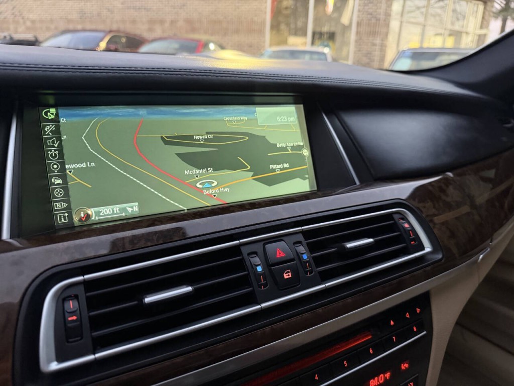 2013 BMW 7 Series Image 15