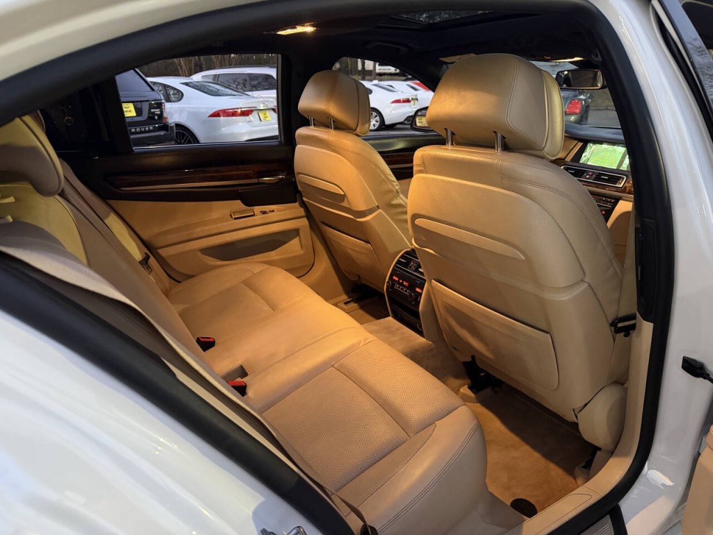2013 BMW 7 Series Image 18