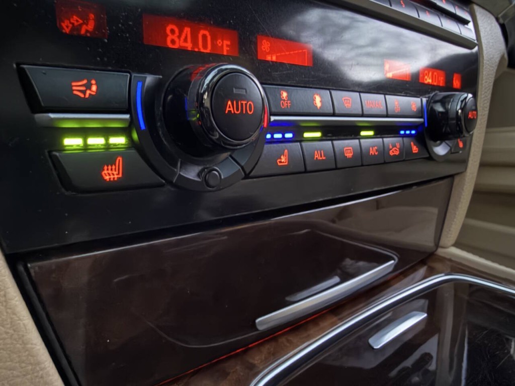 2013 BMW 7 Series Image 19