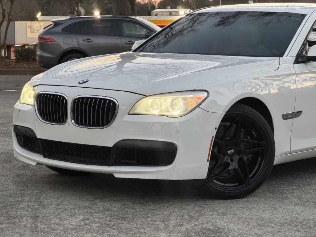 2013 BMW 7 Series Image 23