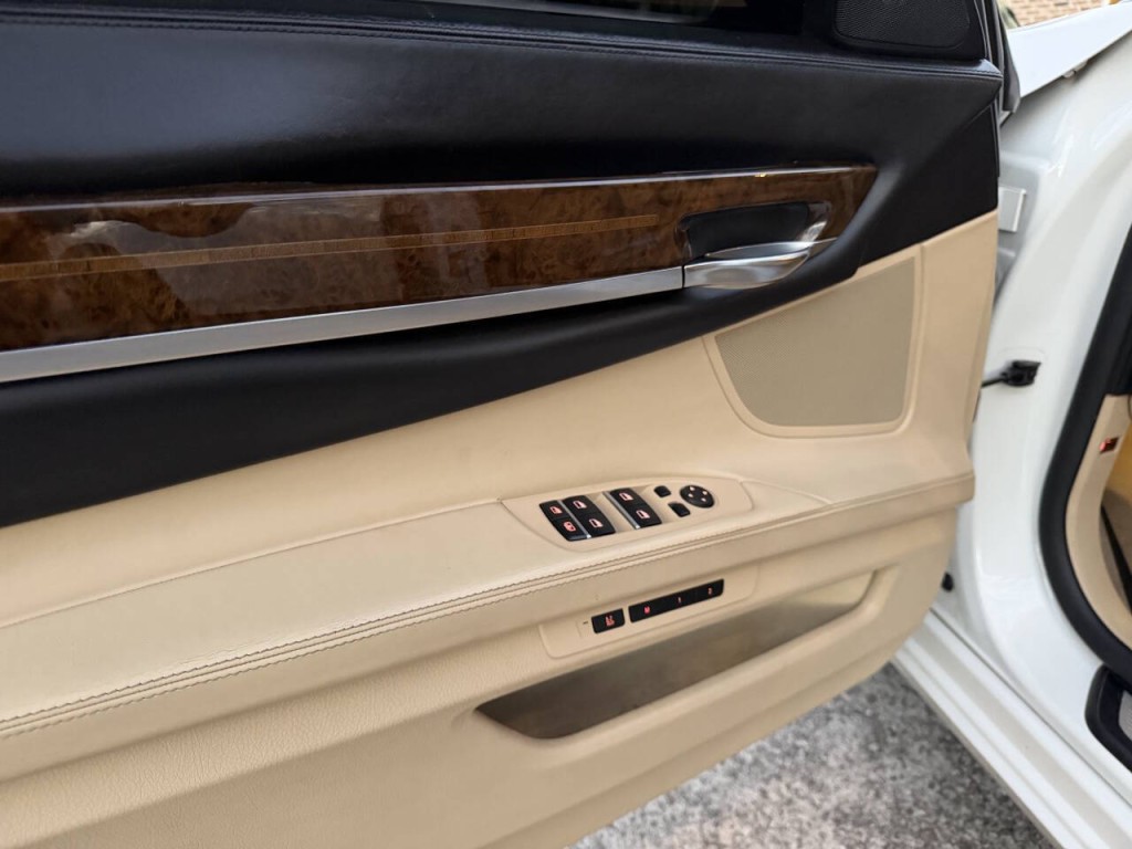 2013 BMW 7 Series Image 36