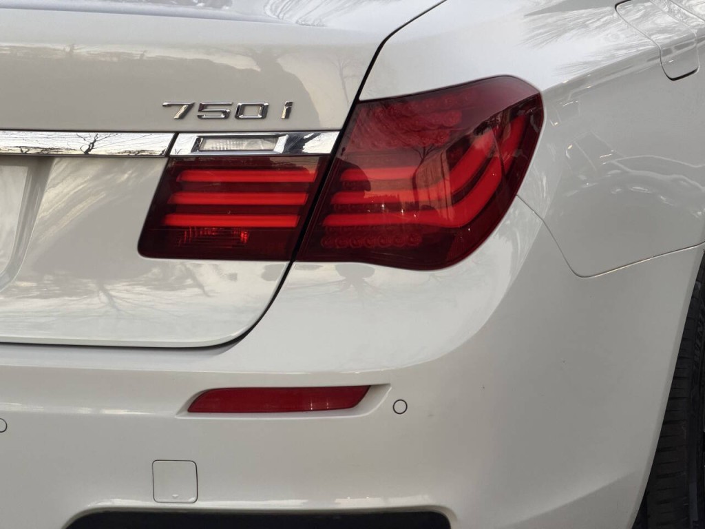 2013 BMW 7 Series Image 42