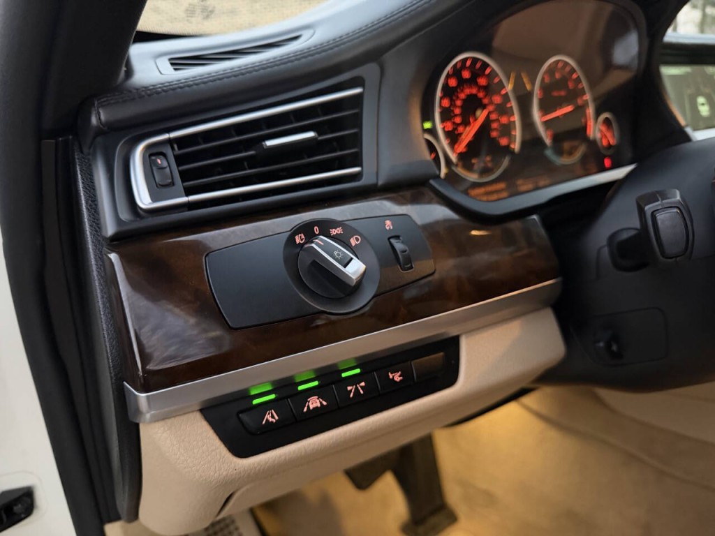 2013 BMW 7 Series Image 48