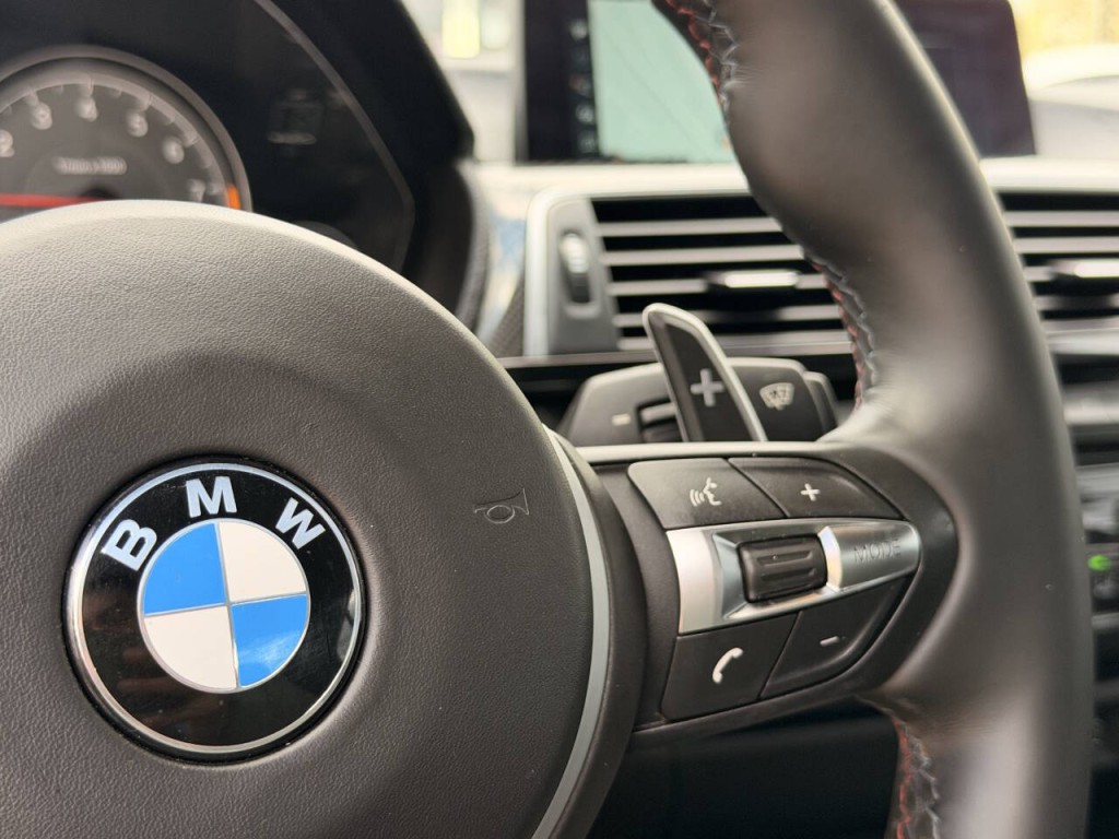 2017 BMW M3 Image 30