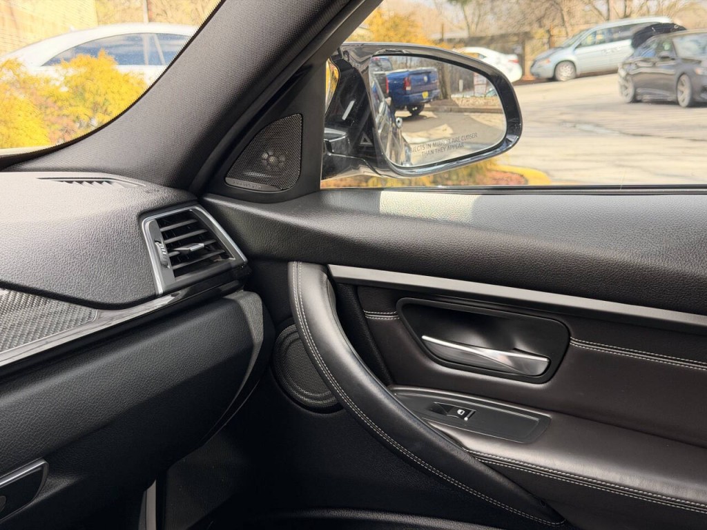 2017 BMW M3 Image 31