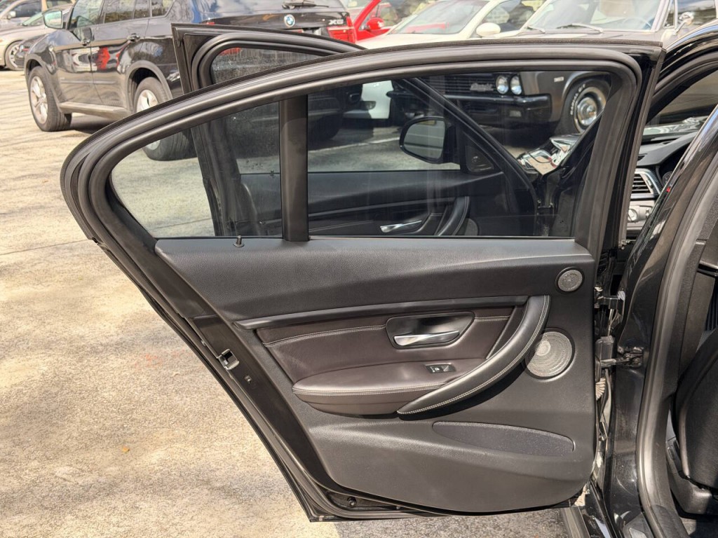 2017 BMW M3 Image 35