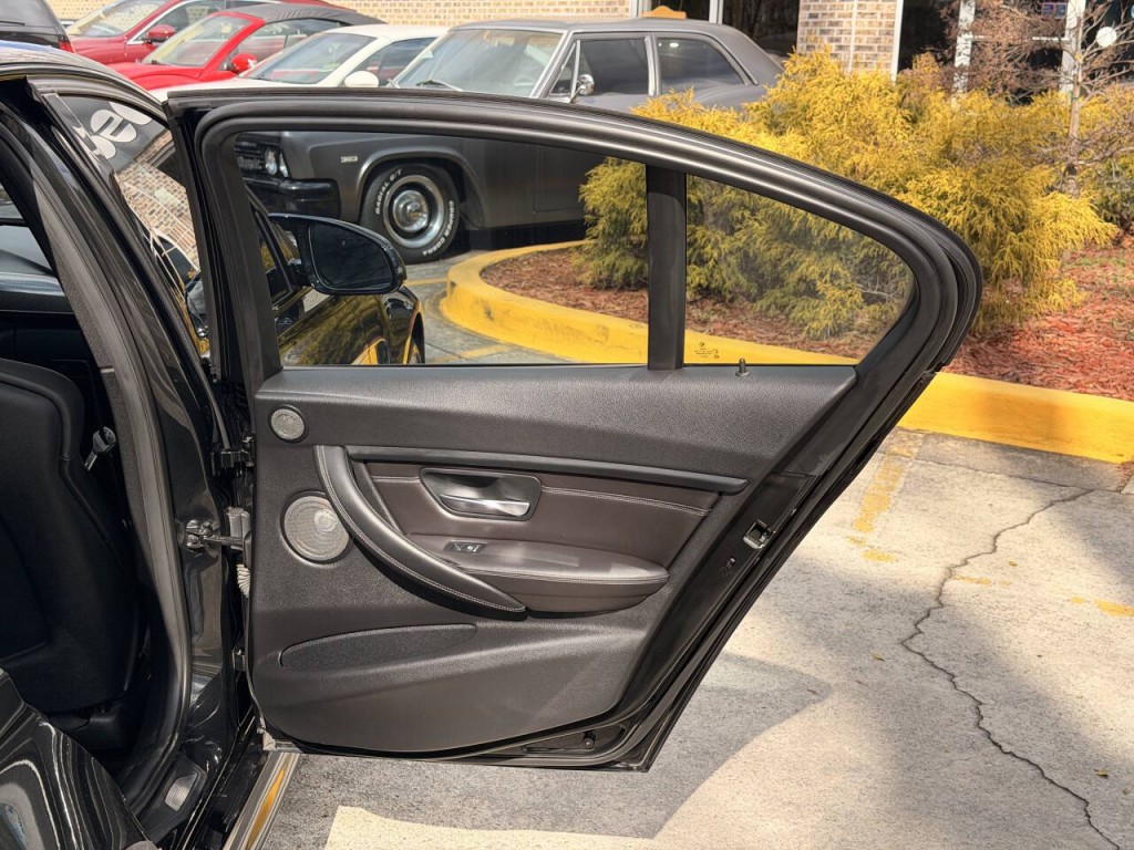 2017 BMW M3 Image 39