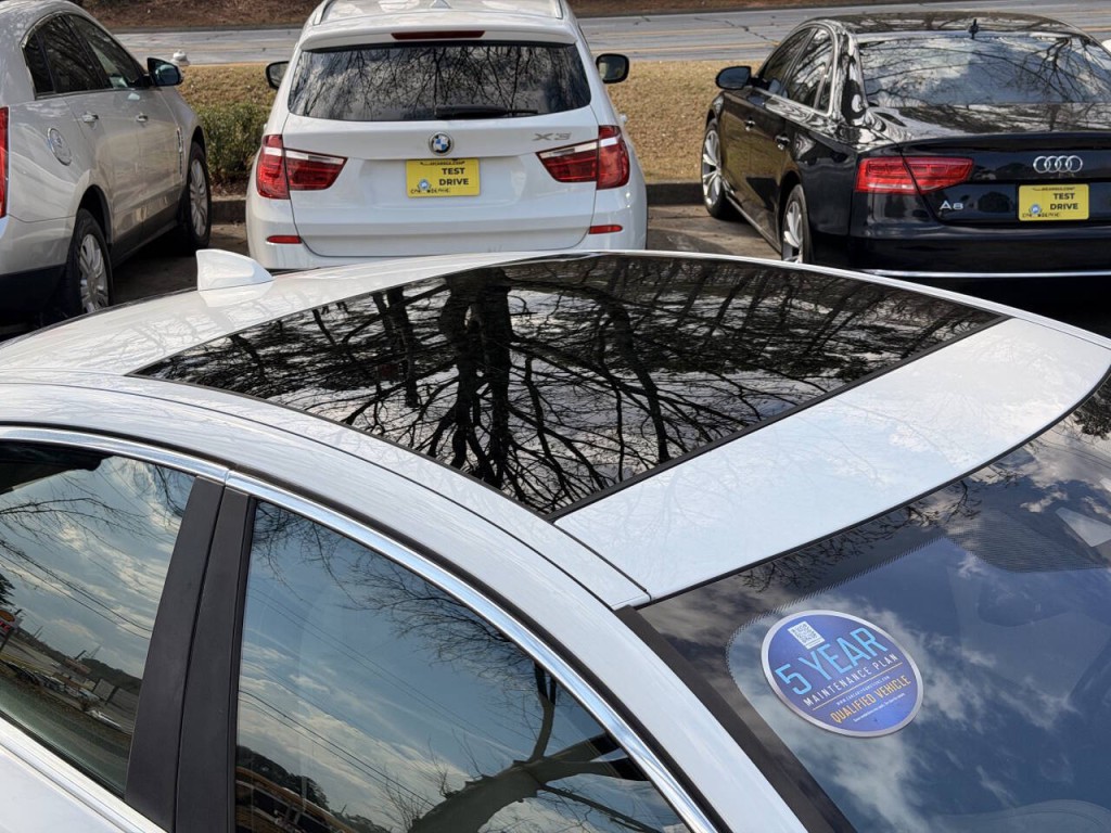 2017 Jaguar XE Image 8