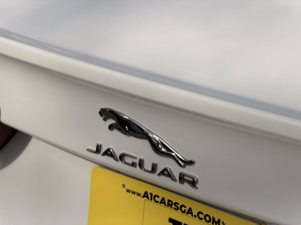 2017 Jaguar XE Image 14