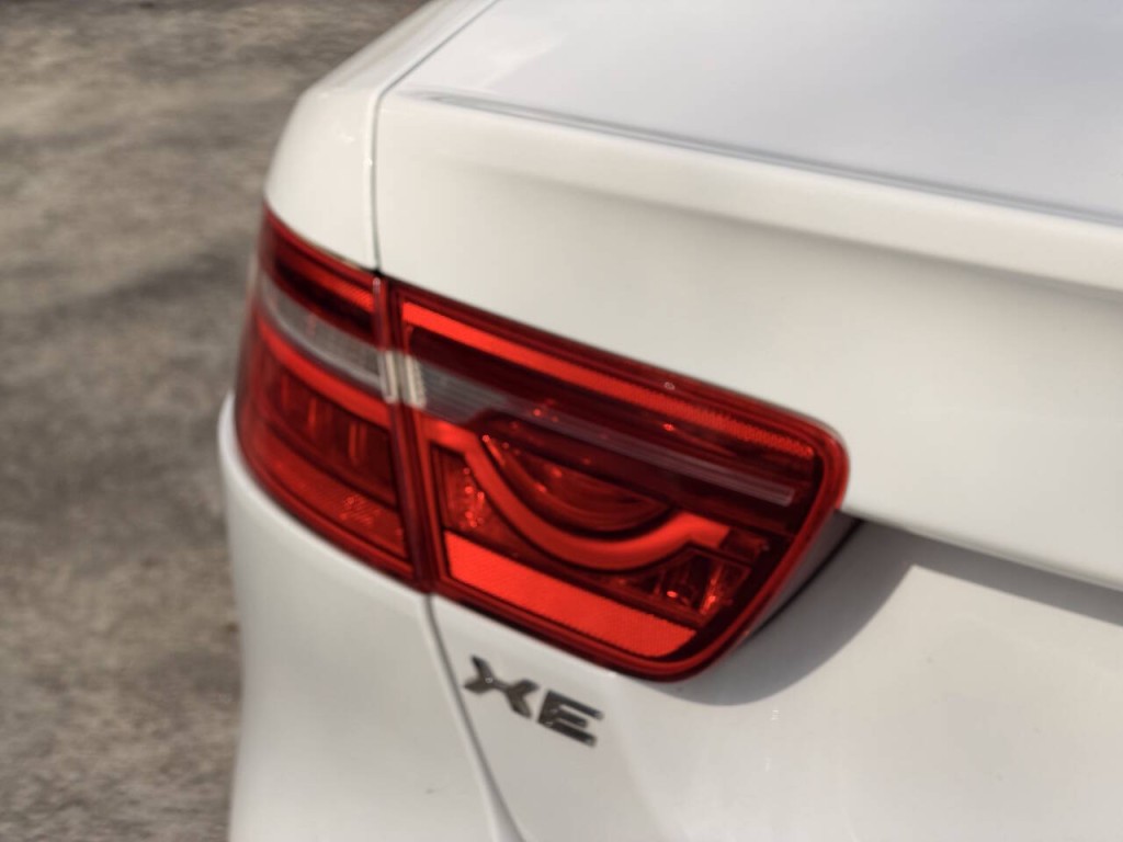 2017 Jaguar XE Image 15
