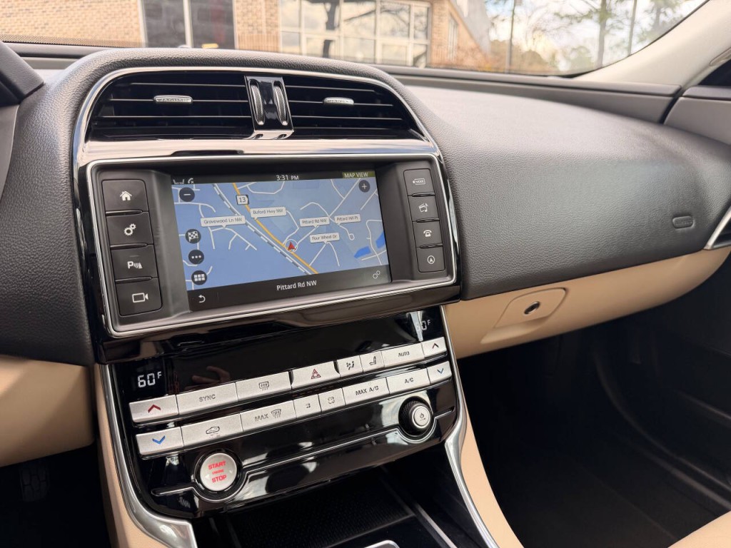 2017 Jaguar XE Image 36