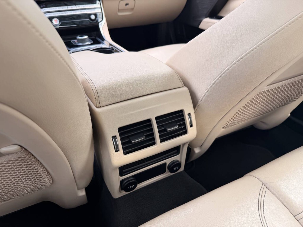 2017 Jaguar XE Image 44