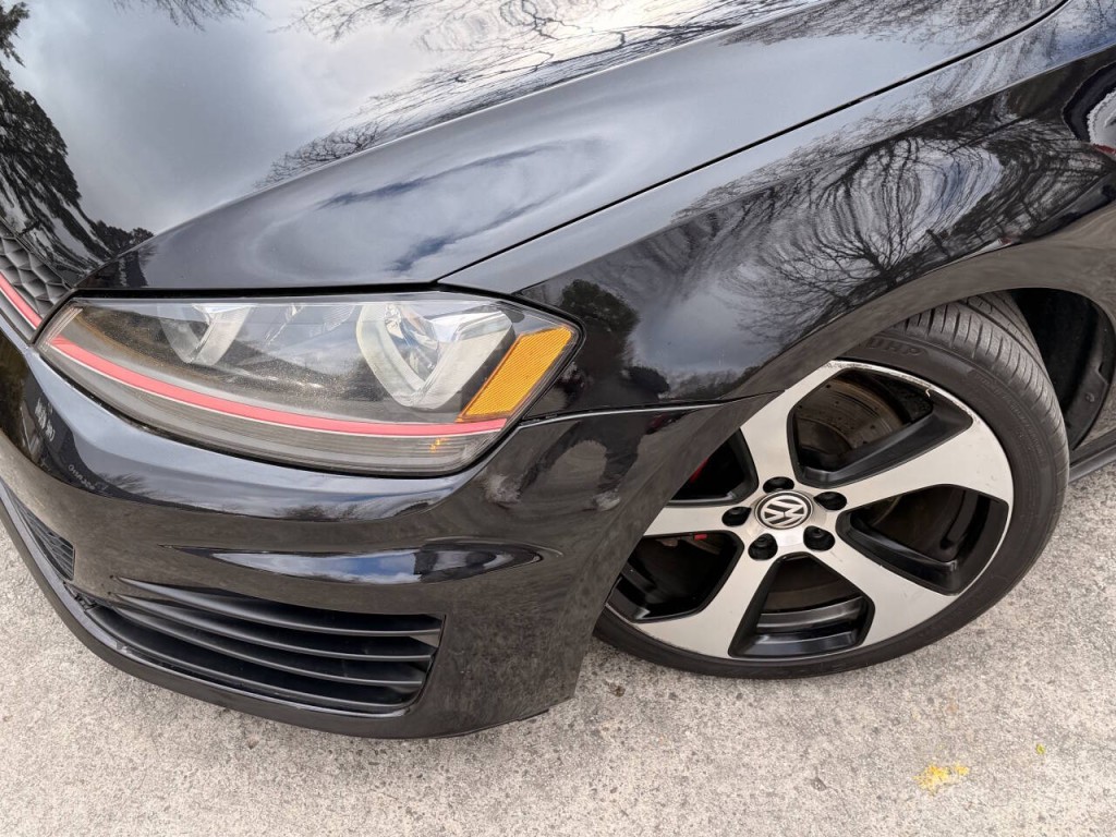 2015 Volkswagen GTI Image 2