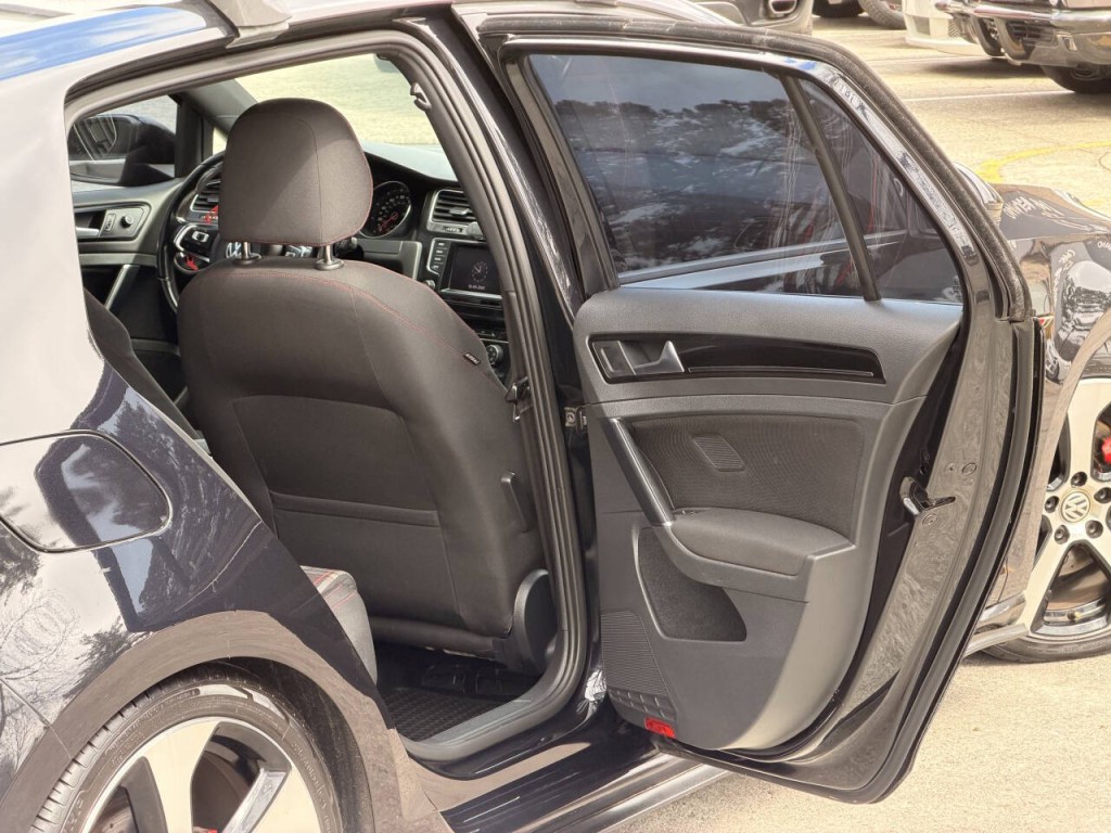 2015 Volkswagen GTI Image 10