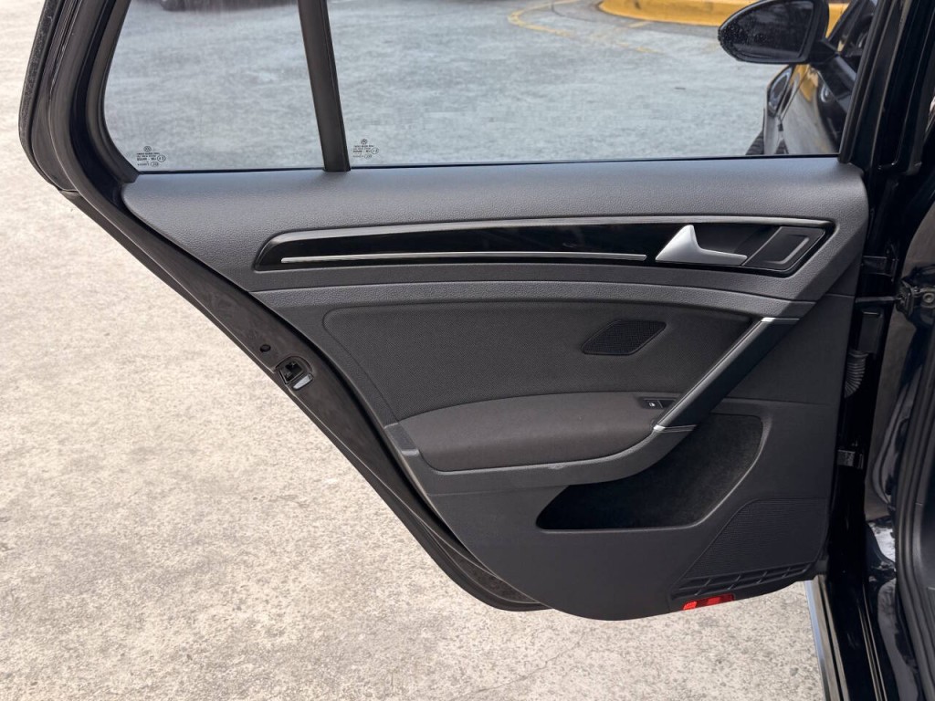 2015 Volkswagen GTI Image 13