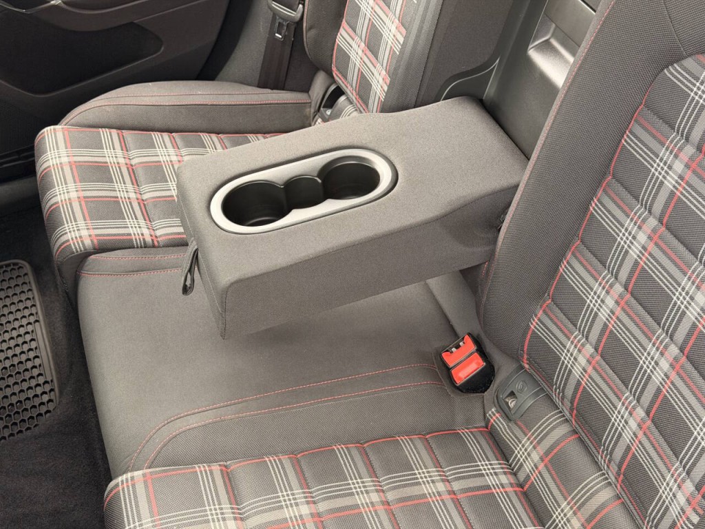 2015 Volkswagen GTI Image 14