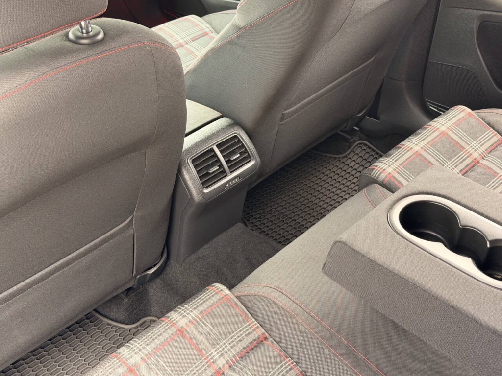 2015 Volkswagen GTI Image 15