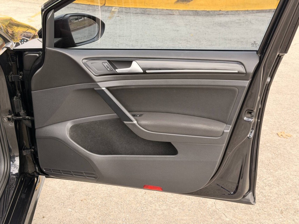 2015 Volkswagen GTI Image 21