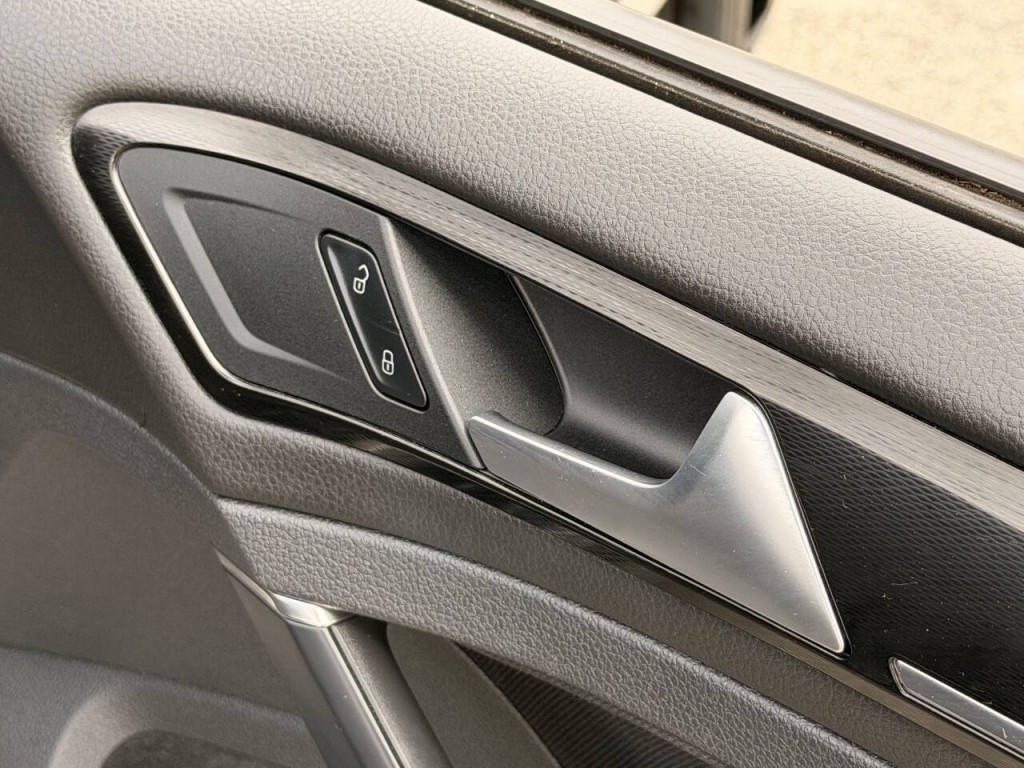 2015 Volkswagen GTI Image 25